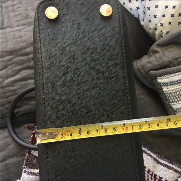 CLASSY BLACK CROSSBODY ✨ MICHAEL KORS ✨ LIKE NEW💕 - Picture 2 of 7